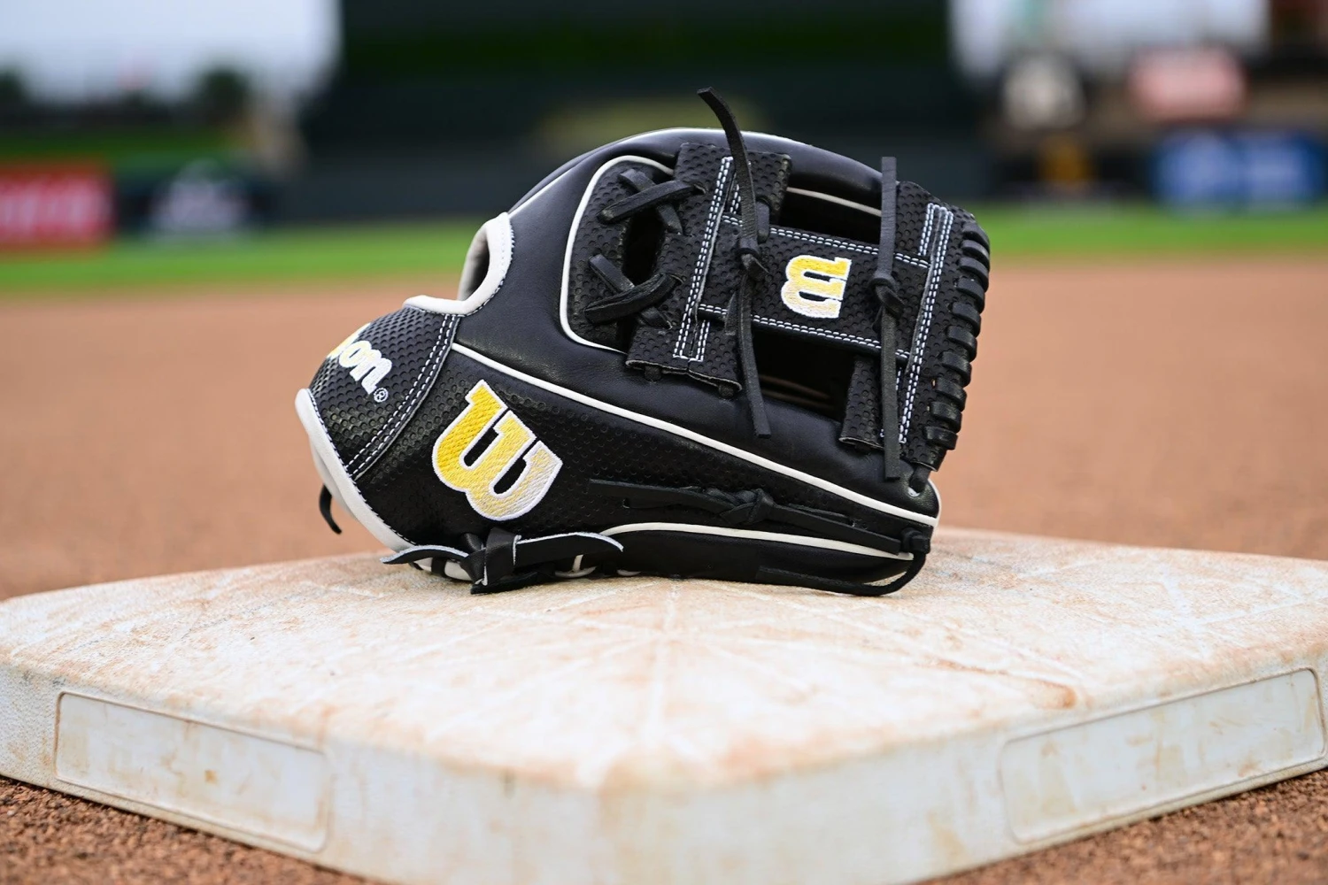 2023 Wilson A2000 1786 Spin Control 11.5" Infield Baseball Glove: WBW100985115 - Image 2